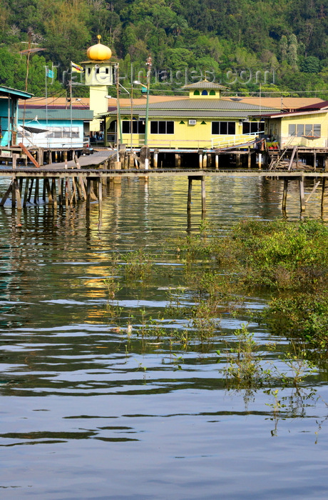 brunei98: Bandar Seri Begawan, Brunei Darussalam: mosque at Kampong Saba water village - photo by M.Torres - (c) Travel-Images.com - Stock Photography agency - Image Bank