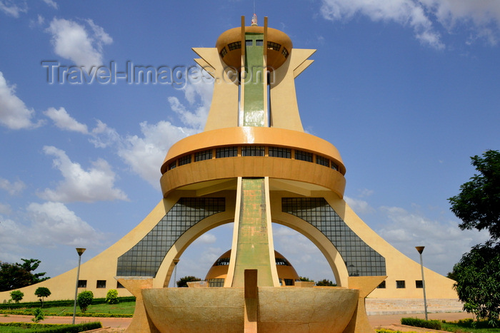 burkina-faso20: Ouagadougou, Burkina Faso: Martyr's Monument aka Monument to the National Heroes, with pillars like children's slides - Ouaga 2000 quarter - Mémorial aux Héros nationaux - photo by M.Torres - (c) Travel-Images.com - Stock Photography agency - Image Bank