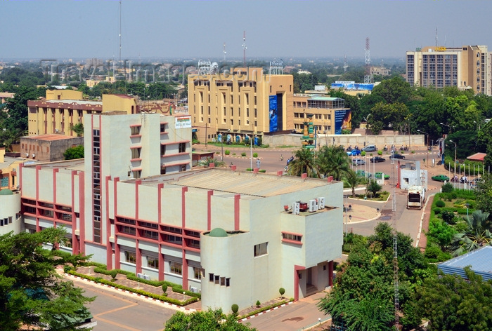 burkina-faso39: Ouagadougou, Burkina Faso: Ouagadougou City Hall, known as Mairie or Hotel de Ville de Ouagadougou, and the Ecobank building across Rond-point des Cineastes / Film makers round-about - photo by M.Torres - (c) Travel-Images.com - Stock Photography agency - Image Bank