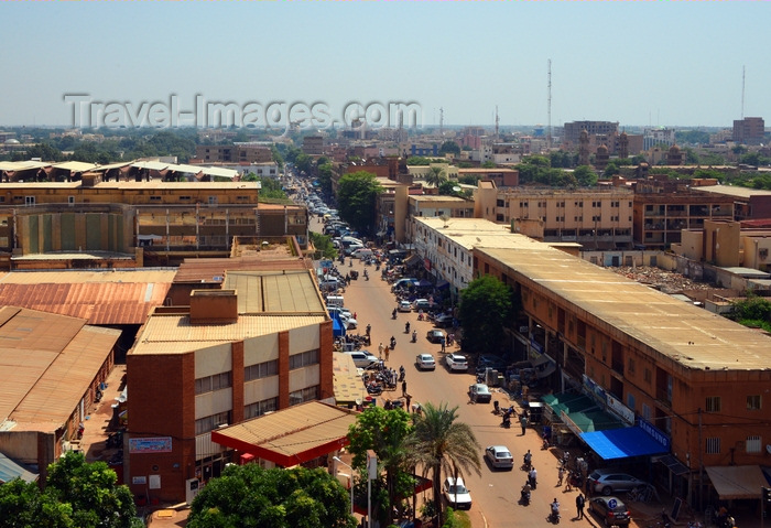 burkina-faso41: Ouagadougou, Burkina Faso: city center skyline along Maurice Yameogo avenue, the commercial heart of the city - the Central Market on the left and the Grand Mosque on the right - photo by M.Torres - (c) Travel-Images.com - Stock Photography agency - Image Bank