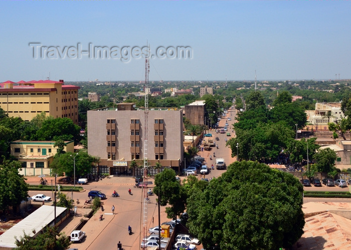 burkina-faso42: Ouagadougou, Burkina Faso: city center skyline - intersection of  Boulevard Monseigneur Joanny Tarvernaud and Maurice Yameogo avenue - the city has a good proportion of green areas - Hotel Amiso in the corner - photo by M.Torres - (c) Travel-Images.com - Stock Photography agency - Image Bank