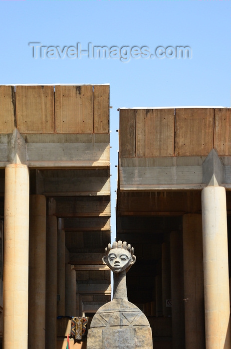 burkina-faso43: Ouagadougou, Burkina Faso: sculpture at the entrance to the Central Market / Marché Central - Kadiogo avenue - photo by M.Torres - (c) Travel-Images.com - Stock Photography agency - Image Bank