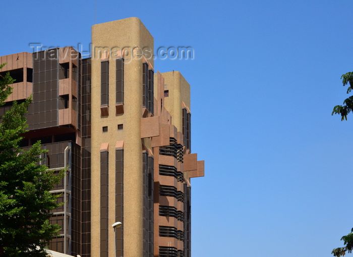 burkina-faso5: Ouagadougou, Burkina Faso: tower of the Central Bank of West African States / Banque Centrale des États de l'Afrique de l'Ouest, BCEAO - central bank serving the countries that share the West African CFA franc currency, comprising the West African Economic and Monetary Union (UEMOA) - Bassawarga avenue, Revolution square - photo by M.Torres - (c) Travel-Images.com - Stock Photography agency - Image Bank