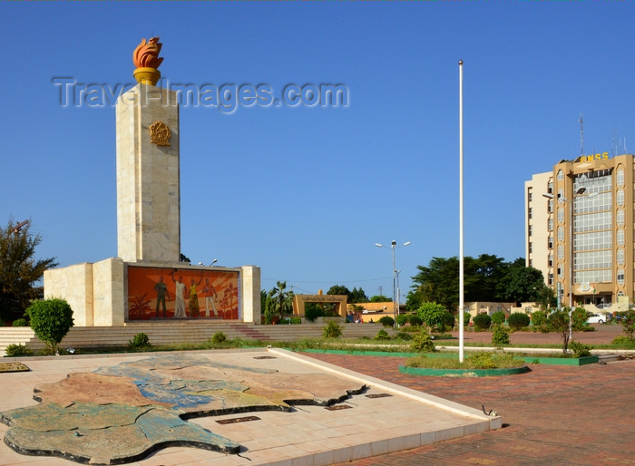burkina-faso55: Ouagadougou, Burkina Faso: map at the obelisk at Place de la Revolution / Revolution square - military barracks and social security building on the background - photo by M.Torres - (c) Travel-Images.com - Stock Photography agency - Image Bank