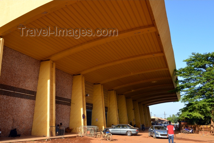 burkina-faso60: Ouagadougou, Burkina Faso: Ouagadougou central station - colonial railway station on the Abidjan line - origin of the line of the Sahel railway, built in 1954 - Place Naba Koom - photo by M.Torres - (c) Travel-Images.com - Stock Photography agency - Image Bank