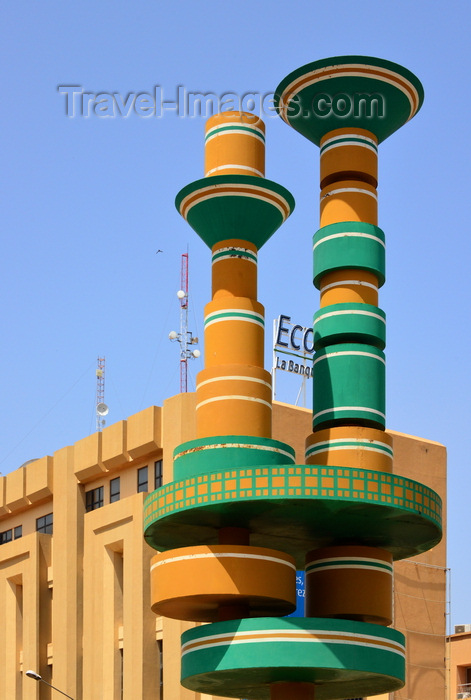 burkina-faso7: Ouagadougou, Burkina Faso: film makers roundabout / Rond-point des Cineastes - cinema reels sculpture - celebrates african cinema - photo by M.Torres - (c) Travel-Images.com - Stock Photography agency - Image Bank