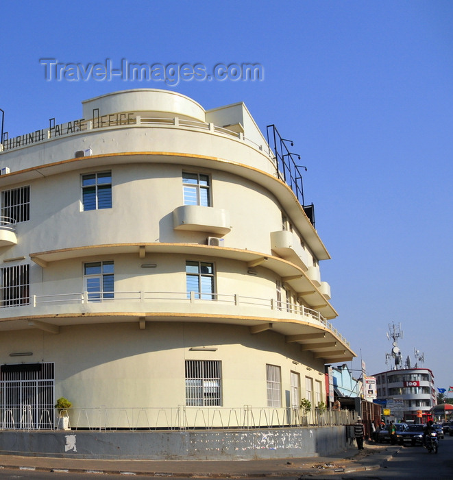 burundi21: Bujumbura, Burundi: former Grand Hôtel - Burundi Palace hotel - Belgian colonial architecture - photo by M.Torres - (c) Travel-Images.com - Stock Photography agency - Image Bank