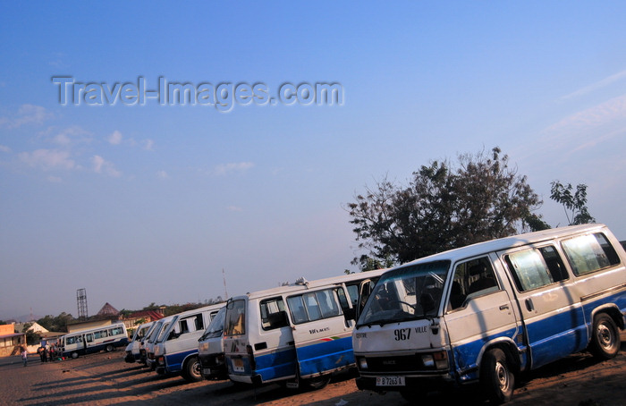 burundi31: Bujumbura, Burundi: shared taxis - photo by M.Torres - (c) Travel-Images.com - Stock Photography agency - Image Bank