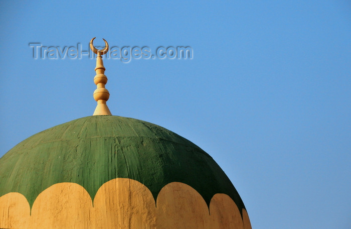 burundi33: Bujumbura, Burundi: Friday Mosque - dome - photo by M.Torres - (c) Travel-Images.com - Stock Photography agency - Image Bank