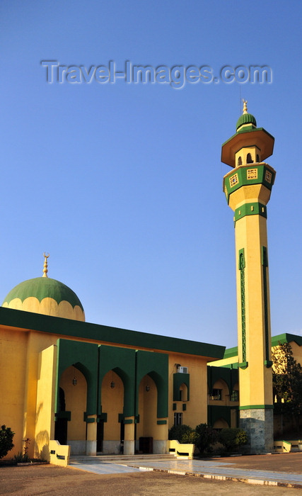 burundi34: Bujumbura, Burundi: Friday Mosque - Rue L'Lmbo - photo by M.Torres - (c) Travel-Images.com - Stock Photography agency - Image Bank