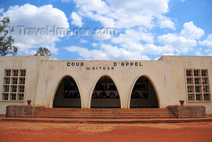 burundi53: Gitega / Kitega, Burundi: Belgian colonial architecture - arches of the Court of Appeal - Place de la révolution - Cour d'Appel - photo by M.Torres - (c) Travel-Images.com - Stock Photography agency - Image Bank