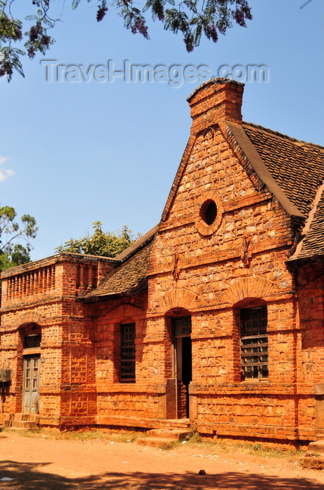 burundi60: Gitega / Kitega, Burundi: colonial school building, now housing the youth center - Centre des Jeunes de Gitega - photo by M.Torres - (c) Travel-Images.com - Stock Photography agency - Image Bank