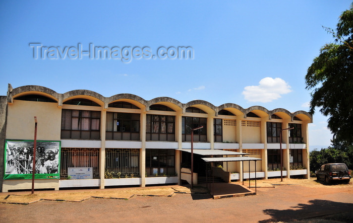 burundi66: Gitega / Kitega, Burundi: adminsitrative building in Burundi's old capital - UN AIDS programme offices - Musinzira hill - quartier administratif - photo by M.Torres - (c) Travel-Images.com - Stock Photography agency - Image Bank