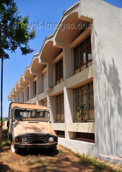 burundi68: Gitega / Kitega, Burundi: government building and decaying old Portuguese UMM 4WD vehicle - Musinzira hill - quartier administratif - photo by M.Torres - (c) Travel-Images.com - Stock Photography agency - Image Bank