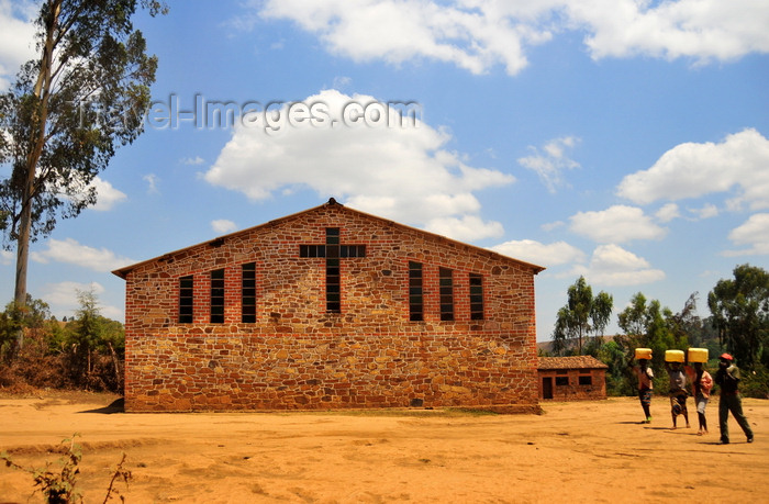 burundi71: Rutana province, Burundi: village church - women carrying water - photo by M.Torres - (c) Travel-Images.com - Stock Photography agency - Image Bank