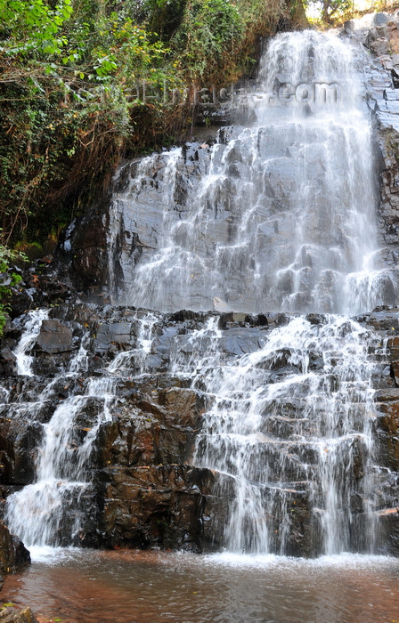 burundi77: Kagera Falls / Chutes de la Karera, Rutana province, Burundi: main fall - lower landing - Nkoma massif - photo by M.Torres - (c) Travel-Images.com - Stock Photography agency - Image Bank