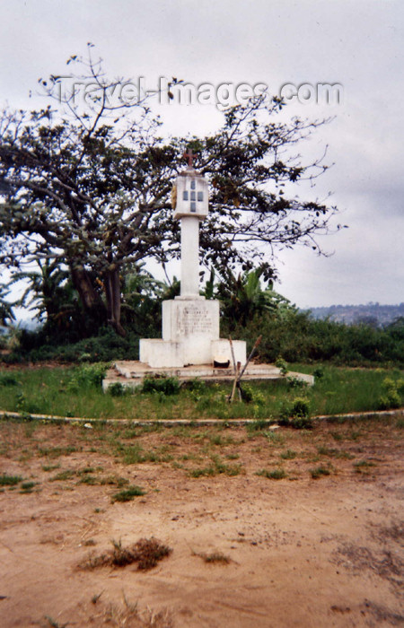 cabinda13: Africa - Cabinda: monument to the Simulambuco treaty between Portugal and Cabinda's princes Monumento ao Tratado de Simulambuco entre Portugal e os Cabindas - Padrão - photo by FLEC - (c) Travel-Images.com - Stock Photography agency - Image Bank