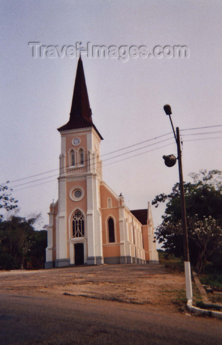 cabinda18: Cabinda: church - religious architecture / igreja (photo by FLEC) - (c) Travel-Images.com - Stock Photography agency - Image Bank