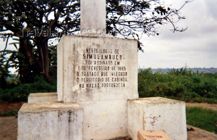 cabinda2: Cabinda - Simulambuco: celebrating the Portuguese protectorate - Neste lugar de Simulambuco, foi assinado em 1 de Fevereiro de 1885 o Tratado que integrou o território de Cabinda na nação Portuguesa (photo by FLEC) - (c) Travel-Images.com - Stock Photography agency - Image Bank