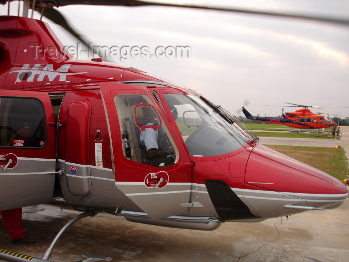 cabinda24: Cabinda - Cabinda - Malongo: helicopters taking off - Oil industry support / helicópetros - descolagem - photo by A.Parissis - (c) Travel-Images.com - Stock Photography agency - Image Bank