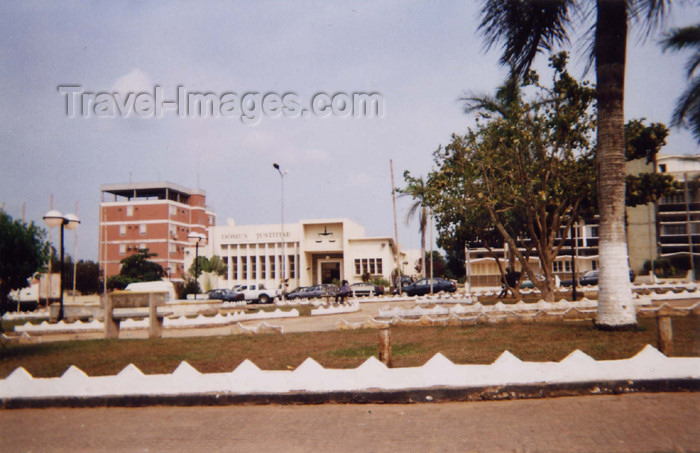 cabinda3: Cabinda - Tchiowa: the court / tribunal (photo by FLEC) - (c) Travel-Images.com - Stock Photography agency - Image Bank