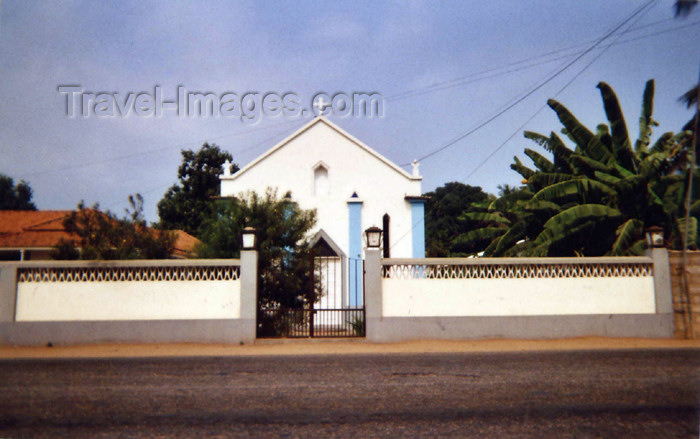 cabinda8: Cabinda - Tchiowa: chapel / capela (photo by FLEC) - (c) Travel-Images.com - Stock Photography agency - Image Bank