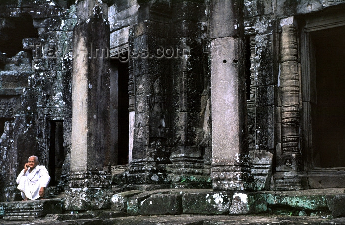 cambodia104: Cambodia / Cambodge - Angkor: Angkor Wat - resident nun - photo by J.Banks - (c) Travel-Images.com - Stock Photography agency - Image Bank