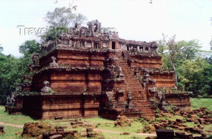 cambodia31: Angkor, Cambodia / Cambodge: Phimeankas or Celestial Palace -Angkor Thom - photo by Miguel Torres - (c) Travel-Images.com - Stock Photography agency - Image Bank