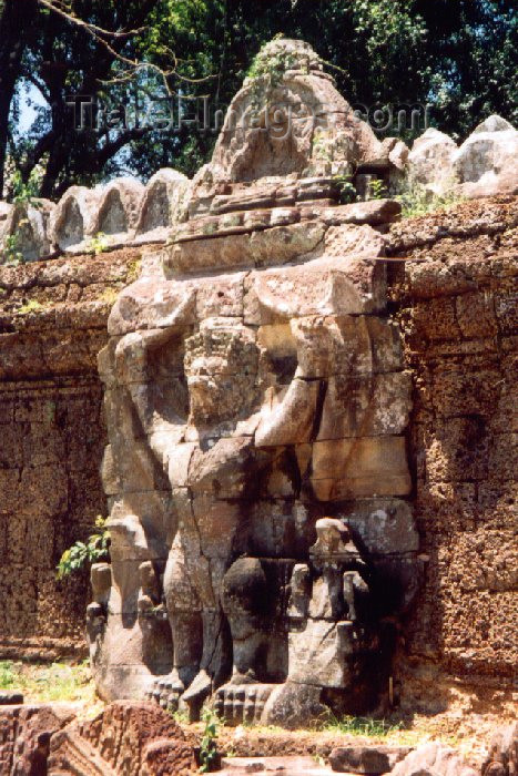 cambodia76: Angkor, Cambodia / Cambodge: Preah Neak Pean - Garuda statue  - photo by Miguel Torres - (c) Travel-Images.com - Stock Photography agency - Image Bank