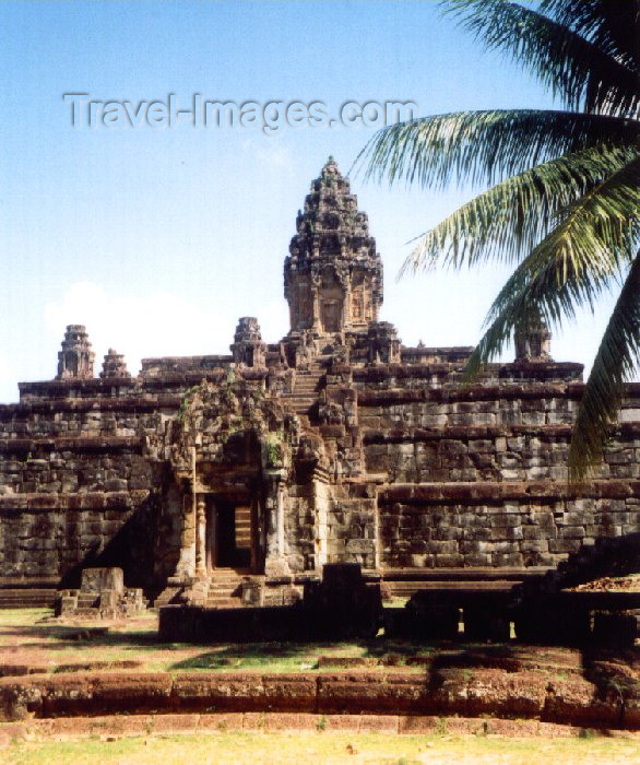 cambodia79: Angkor, Cambodia / Cambodge: Bakong - Roluos group - photo by Miguel Torres - (c) Travel-Images.com - Stock Photography agency - Image Bank