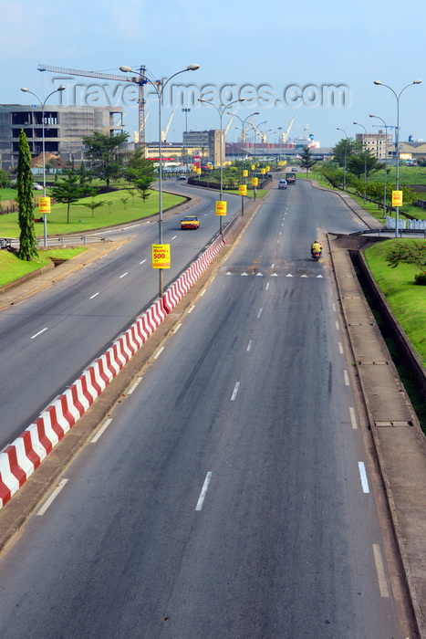 cameroon17: Cameroon, Douala: Besseke street - wide double carriage street leading to the harbor - freighter ships and cranes in the background - photo by M.Torres - (c) Travel-Images.com - Stock Photography agency - Image Bank