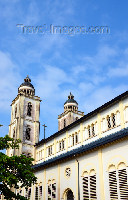 cameroon20: Cameroon, Douala: side view of the Catholic Cathedral of St Peter and St Paul of Bonadibong - Romanesque Revival architecture - cathedrale St Pierre et St Paul - photo by M.Torres - (c) Travel-Images.com - Stock Photography agency - Image Bank