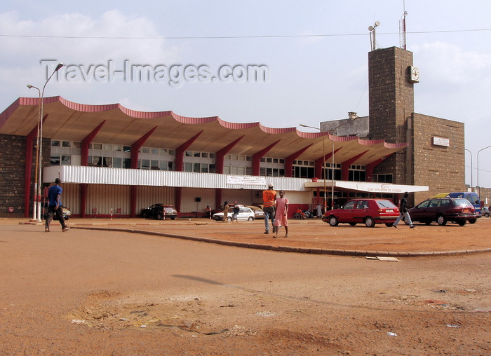 cameroon33: Yaoundé, Cameroon: train station - gare - photo by B.Cloutier - (c) Travel-Images.com - Stock Photography agency - Image Bank