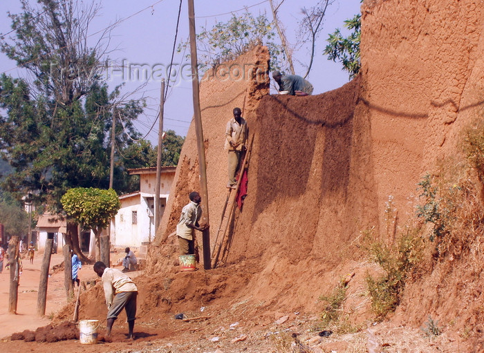 cameroon35: N'Gaoundéré, Cameroon: building a mud wall - African engineering - photo by B.Cloutier - (c) Travel-Images.com - Stock Photography agency - Image Bank