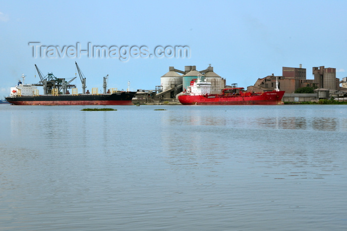 cameroon56: Cameroon, Douala: harbor scene - freighter ships and port installations - silos and warehouses, Cimencam cement grinding station and import terminal - Ports Authority Douala - photo by M.Torres - (c) Travel-Images.com - Stock Photography agency - Image Bank