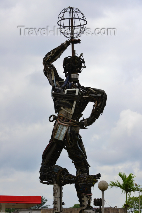 cameroon62: Cameroon, Douala: statue of the New Freedom - statue with armilary sphere, made of recycled materials by Joseph-Francis Sumégné of Doual'art - Deïdo round-about - La Nouvelle Liberté - photo by M.Torres - (c) Travel-Images.com - Stock Photography agency - Image Bank