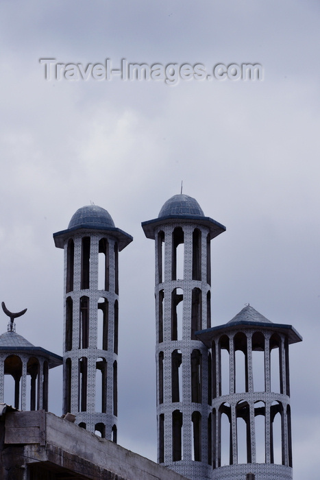 cameroon63: Cameroon, Douala: mosque with hollow minarets - photo by M.Torres - (c) Travel-Images.com - Stock Photography agency - Image Bank