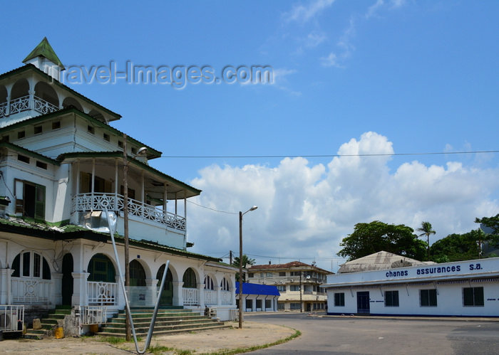 cameroon77:  Cameroon, Douala: the Pagoda, Palace of the Kings Bell, built by the Germans in 1905 for King Auguste Manga Ndumbe - made famous by Céline's book 'Voyage au bout de la nuit' - administrative quarter, Bonanjo - photo by M.Torres - (c) Travel-Images.com - Stock Photography agency - Image Bank
