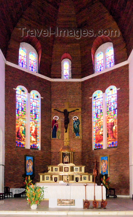 cameroon85: Cameroon, Douala: Catholic Cathedral of St Peter and St Paul of Bonadibong - Christ over the main altar - cathedrale St Pierre et St Paul - photo by M.Torres - (c) Travel-Images.com - Stock Photography agency - Image Bank