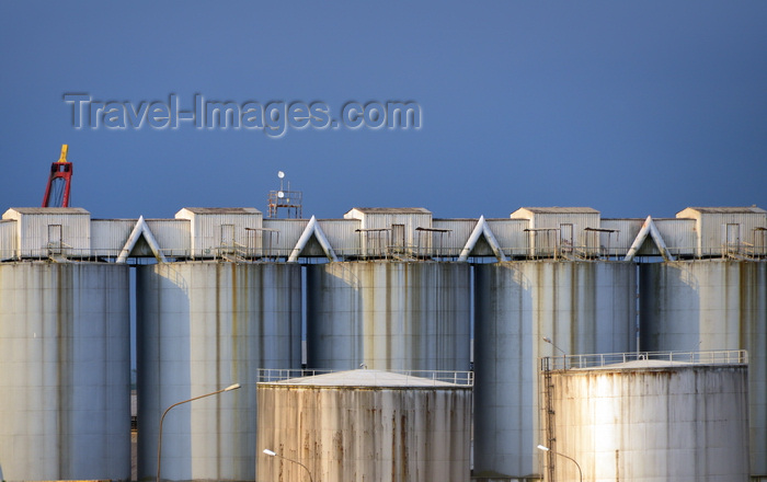 cameroon89: Cameroon, Douala: silos connected by a conveyor belt at the harbor - two oil tanks in the foreground - the conveyor belts is supported by one element trusses - photo by M.Torres - (c) Travel-Images.com - Stock Photography agency - Image Bank