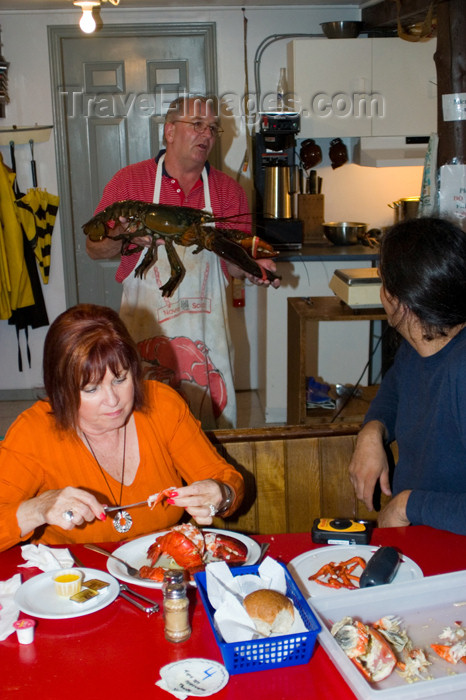 canada10: Preparing and eating lobster in the historic fishing village of Peggy's Cove, Noca Scotia, Canada - photo by D.Smith - (c) Travel-Images.com - Stock Photography agency - Image Bank