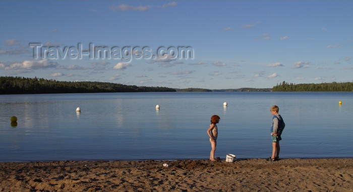 canada105: Canada / Kanada - Saskatchewan: young children playing near the water - birds flying above - photo by M.Duffy - (c) Travel-Images.com - Stock Photography agency - Image Bank