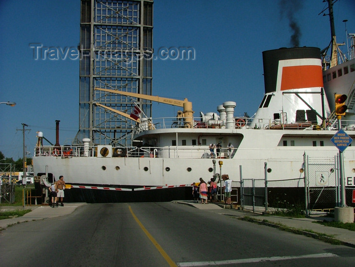 canada118: Canada / Kanada - Lake Erie, Ontario: welland canal system - 8th lock in Port Colborne - waiting for a ship to pass - photo by R.Grove - (c) Travel-Images.com - Stock Photography agency - Image Bank