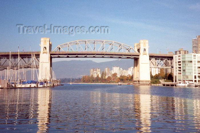 canada12: Canada / Kanada - Vancouver: False creek - pillars - photo by M.Torres - (c) Travel-Images.com - Stock Photography agency - Image Bank