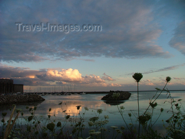 canada120: Port Colborne, Ontario, Canada / Kanada: Marina in on lake Erie - photo by R.Grove - (c) Travel-Images.com - Stock Photography agency - Image Bank