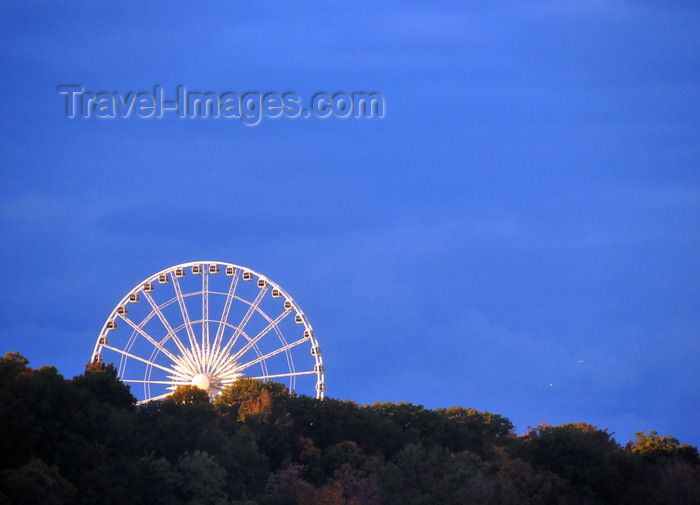 canada123: Niagara Falls, Ontario, Canada: Niagara SkyWheel on Clifton Hill - Ferris wheel and forest - photo by M.Torres - (c) Travel-Images.com - Stock Photography agency - Image Bank