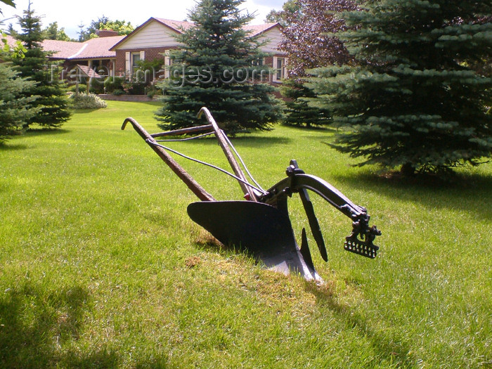 canada133: Niagara Falls, Ontario, Canada / Kanada: plough on a lawn - photo by R.Grove - (c) Travel-Images.com - Stock Photography agency - Image Bank