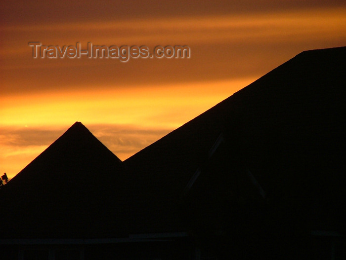 canada141: Welland area, Ontario, Canada / Kanada: house tops at sunset, not the pyramids - photo by R.Grove - (c) Travel-Images.com - Stock Photography agency - Image Bank