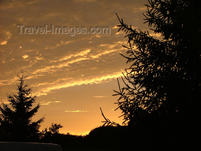 canada144: Canada / Kanada - Beamsville area, Ontario: sky - photo by R.Grove - (c) Travel-Images.com - Stock Photography agency - Image Bank