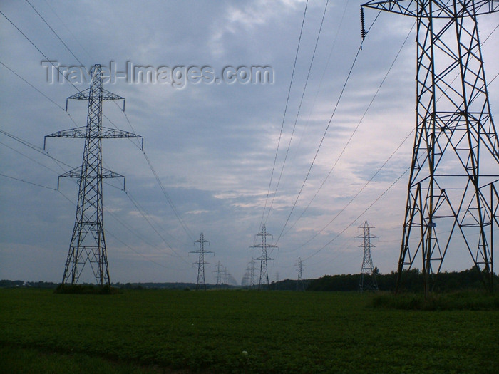 canada145: Pelham - Niagara Region, Ontario, Canada / Kanada: some of many power lines from the Niagara river power plant - electric pylons - truss structure - photo by R.Grove - (c) Travel-Images.com - Stock Photography agency - Image Bank